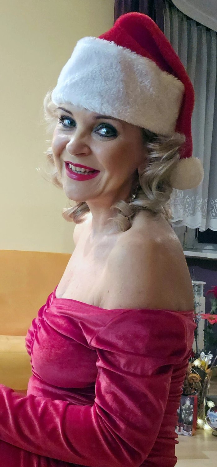 Misses Jenny — czapka Mikołaja, dla fanów
